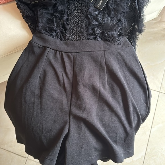 It is a beautiful JUMPSUITS or ROMPERS, perfect for a romantic night, - Picture 4 of 5